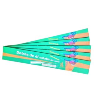 DETRAS DE EL, ESTABA SU NARIZ